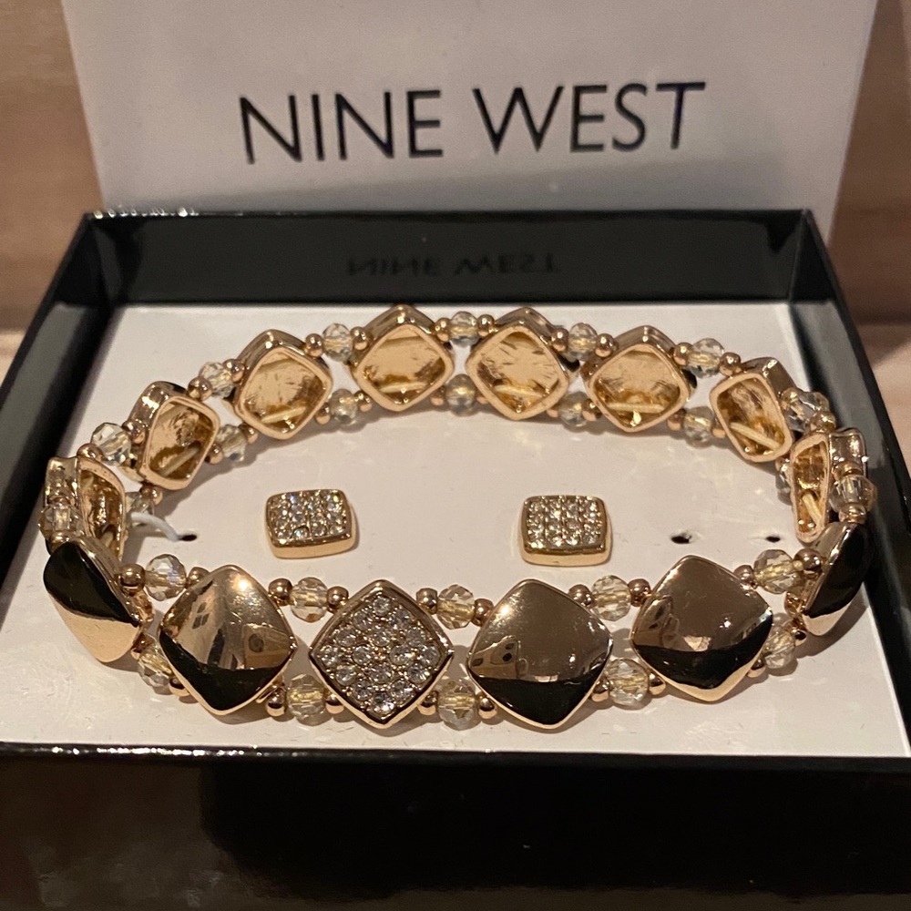 NWT Nine West Gold and Glitter Stretch Bracelet Set with post earrings